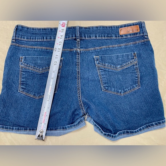 Denizen from Levi's Women's Dark Blue Denim Shorts - Picture 2 of 5